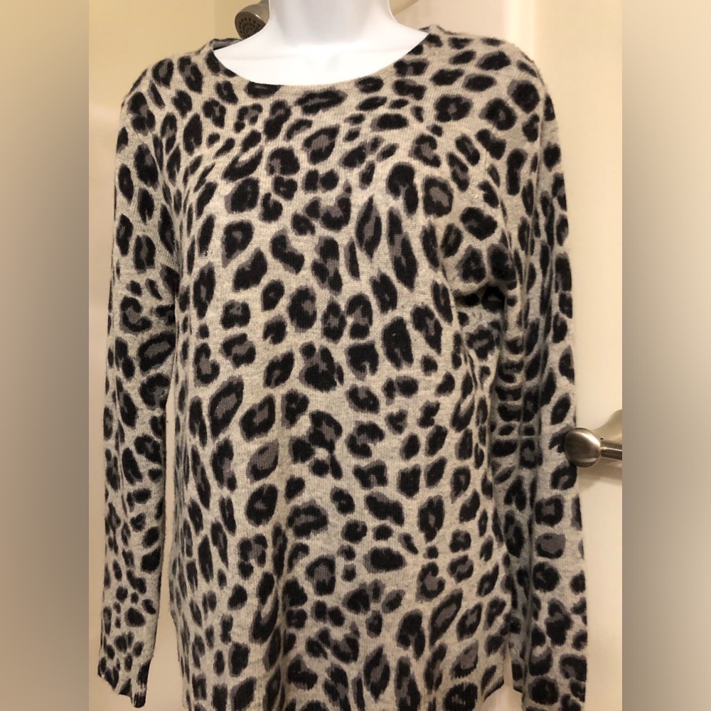 Charter Club Cashmere Leopard Print Crewneck Pullover Sweater Med. Black Cream